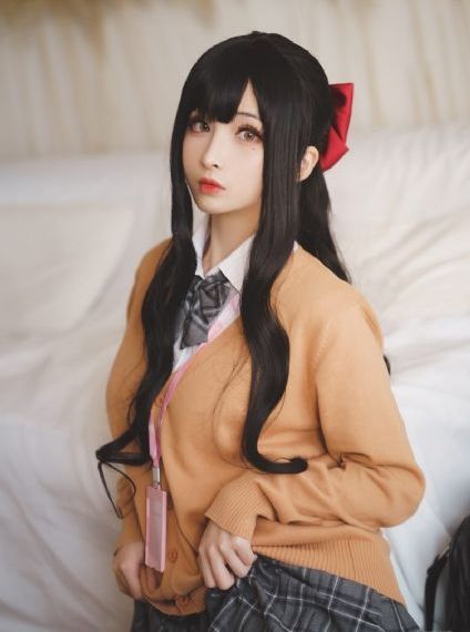 两女一指